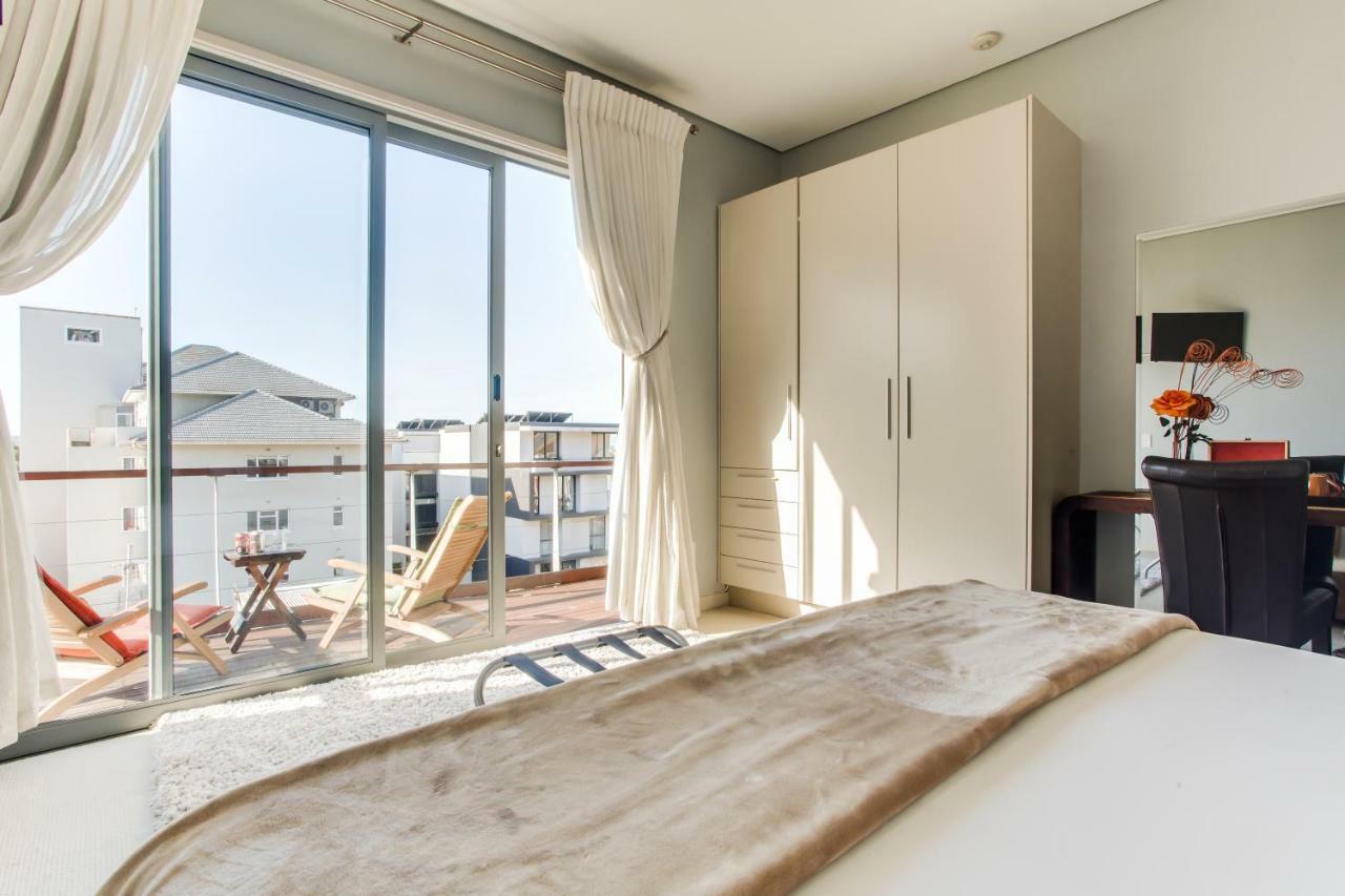 The One 8 In Point - Solar Power Hotel