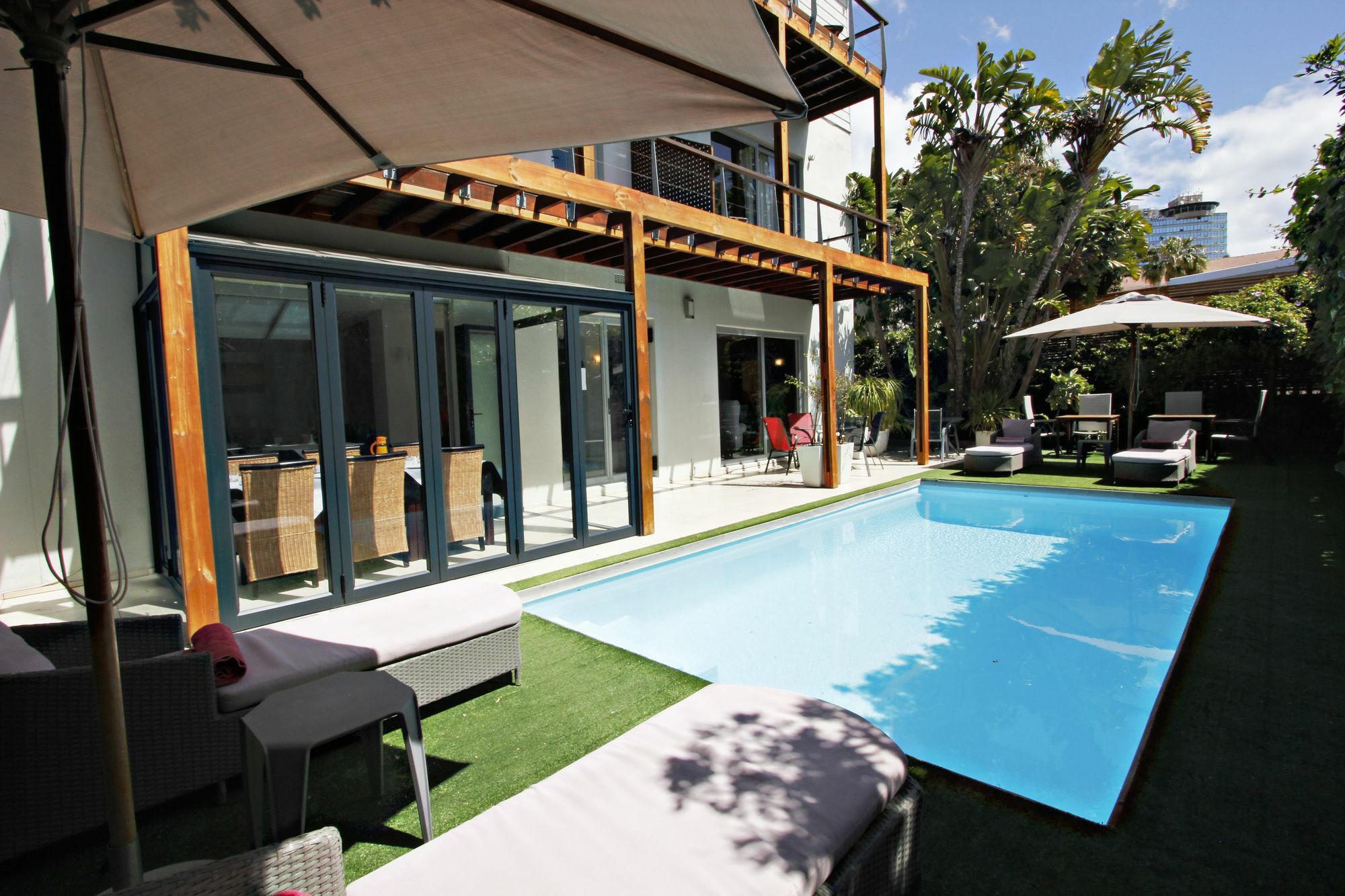 The One 8 In Point - Solar Power Hotel Cape Town